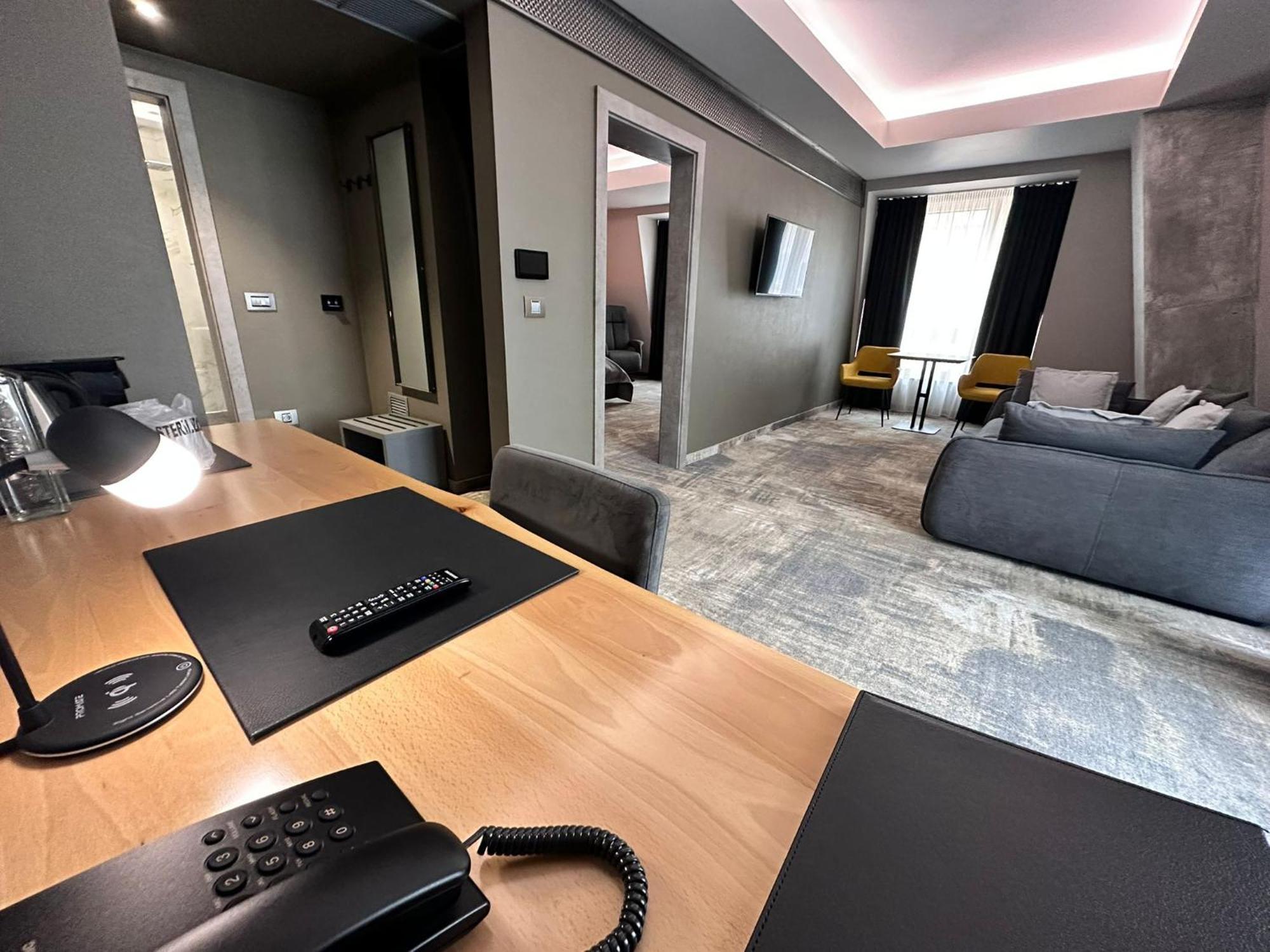 Aniroc Signature Hotel 아라드 외부 사진 Suite